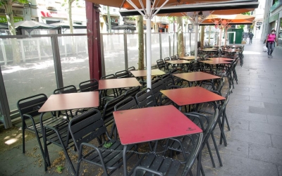 Les terrasses dels bars encara hauran d'esperar per obrir/ Roger Benet